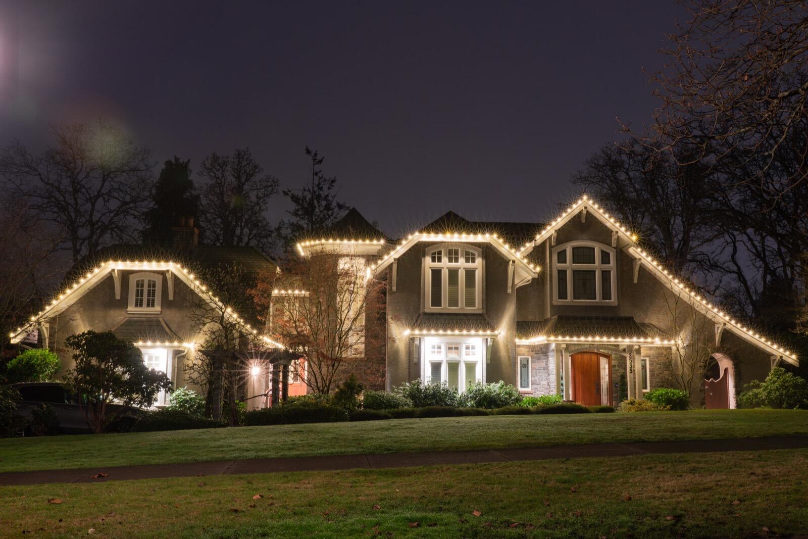 Holiday lighting installation